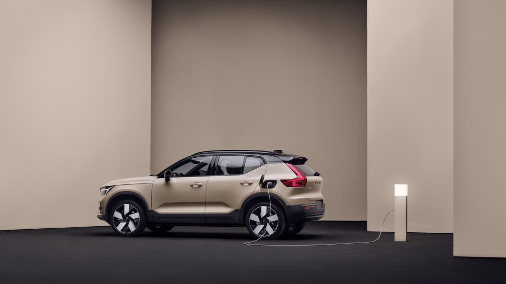 ajulio-mobility-volvo-ex40