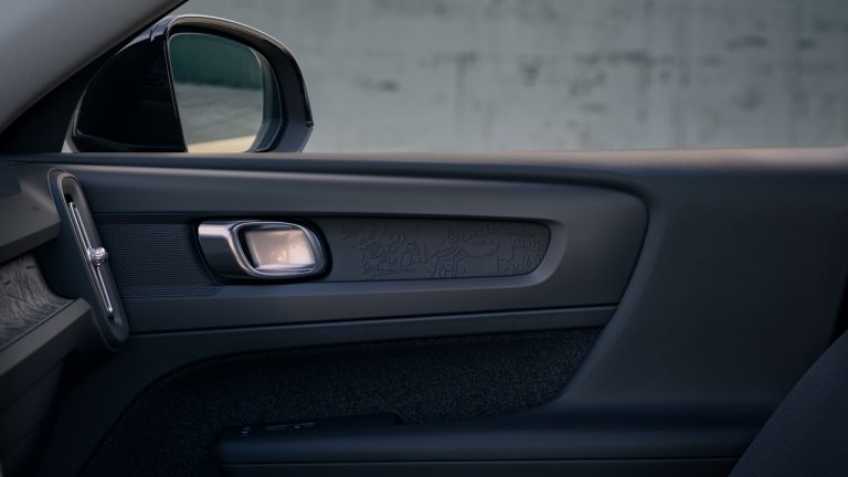 ajulio-mobility-volvo-ex40